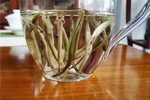 2020秧塔大白毫白茶，特点是茶树品种优良，芽叶满披