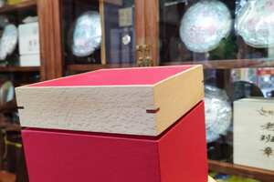 品名：古树滇红礼盒装500克，树龄：300年，古树编