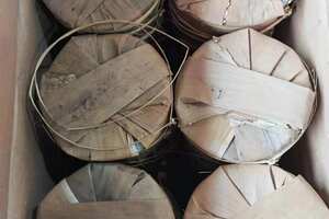 2003年云南移动公司首批定制
白棉纸包，纪念饼生茶