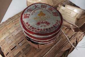 2006勐巴娜西，官山号，特色的民族竹篮包装，一件4