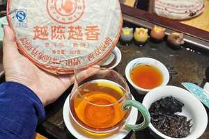 易武普洱茶的主要特点有：汤色明黄透亮，花果香很足，口