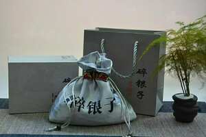 【熟茶】
九年陈糯香碎银子，500克／盒
精选勐海古