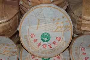 2003年班章青饼，一款香港茶商定制茶
因选用春料