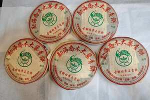 2005年鹏程茶厂古树班章王贡饼，杜琼芝之作，条