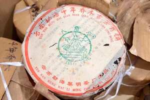 2003年云南勐海千年乔木古茶青饼，黎明茶厂，选用