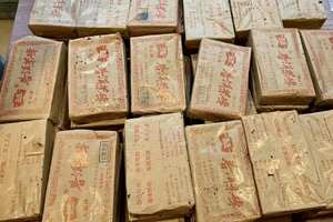 2005年大益牌普洱茶砖，五级熟普洱茶，中国西双版