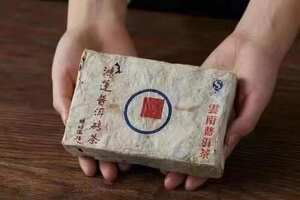 2013年鸿运普洱熟茶砖
250g/片，2片/包，9