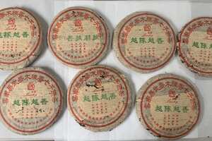 2004年吉幸牌云南易武乔木陈香七子饼茶，生普洱