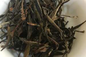 2018年大雪山野生茶仅有两公斤野生的普洱，