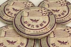 04年春海茶厂勐海孔雀青饼，烟香霸气十足发现深