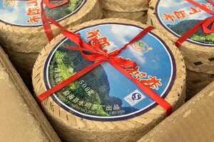 2006年永明茶厂布朗山古树茶纯料

甄选勐海布朗山