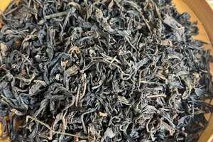 01年布朗山老生茶，烟味超级种的散生茶，谁喜欢来谈。