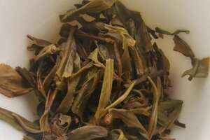 2017年那罕古树饼茶，邦东岩茶。