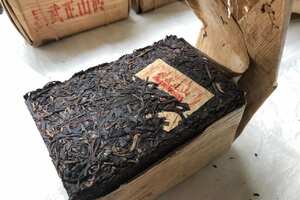 99年易武正山野生茶砖，选用易武老街正山野生茶压制。