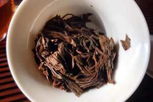 滑竹梁子野生古树红茶，香留香明显，口感饱满，汤厚质重