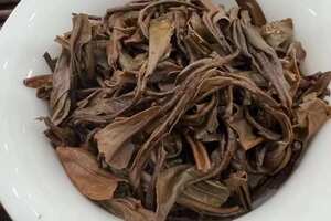 巴达山古树茶的特点
入口甘醇饱满．茶味厚重，层次丰富