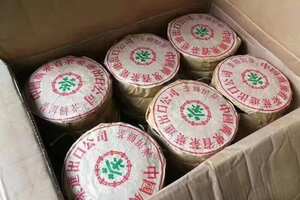 80年代广云贡青餅，生茶1989-1990年版。极