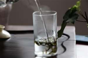 冲泡绿茶的适宜水温是多少度（95度以上的水温适宜冲泡绿茶）