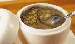 茶树菇煲骨头汤的功效