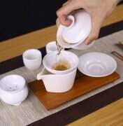 银杯子能用开水泡茶