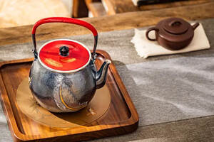 长期用银壶泡水喝茶，会有副作用吗？