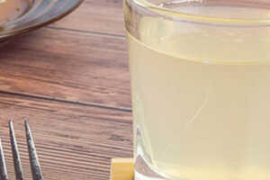 蜂蜜水的正确喝法（蜂蜜水的正确喝法及最佳时间）