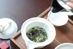 冲泡绿茶的三种方法（玻璃杯冲泡绿茶的三种方法）