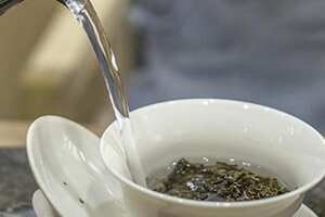泡绿茶水温最好多少度（泡绿茶的水温多少度最好喝）