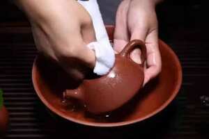 紫砂壶如何清洗和保养（紫砂壶的清洗和保养方法）