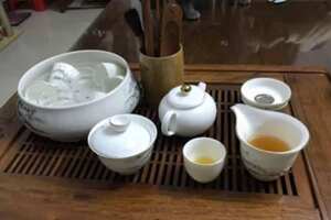 羊脂玉瓷茶具喝茶好不好_网上买的羊脂玉茶具有毒吗？