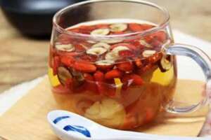 鲜桂圆红枣枸杞茶的做法