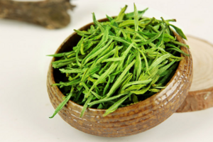 喝绿茶一个月是否可以瘦15斤（喝绿茶一个月瘦了5斤）