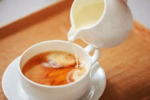 红茶与牛奶共饮可以吗_红茶加牛奶能一起喝吗