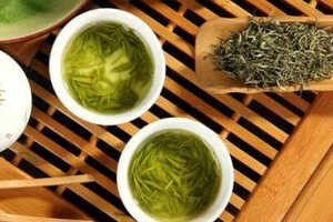 【茶功效】喝绿茶的好处和坏处（喝绿茶饮料的好处和坏处的功效）