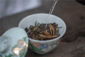 茶多酚影响白茶汤色泽（揭秘白茶汤的颜色）