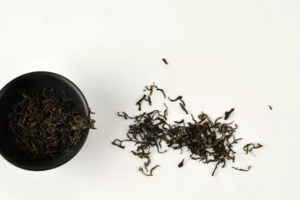 绿茶在夏季不易保存，存放时应注意什么？
