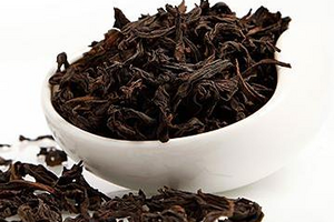 武夷岩茶和红茶有什么不同？（武夷岩茶属于什么红茶吗）