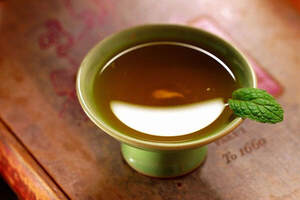 【茶常识】春节吃太油腻，喝4种茶去油解腻？