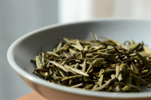 黄茶和绿茶,红茶的区别（黄茶属于绿茶还是红茶）