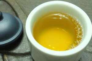 蜂蜜泡茶叶的副作用_蜂蜜泡茶叶有什么禁忌