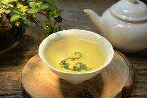 云南昌宁：第一批春茶上市茶价上涨茶农乐
