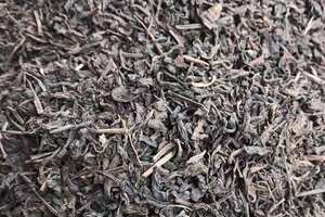 六十年代参香生茶散普洱毕竟是生茶，条索粗壮，芽头