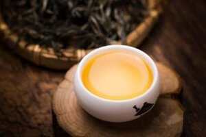 普洱茶和黑乌龙茶的区别（普洱茶与乌龙茶的区别和功效）