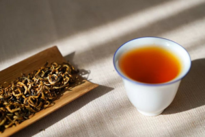 红茶绿茶乌龙茶区别（熟茶与生茶的主要区别）