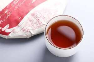 喝普洱熟茶后喉咙为什么会干燥？