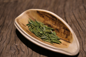 龙井茶的来源典故和特征