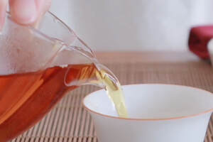 喝茶水对身体有什么好处和坏处（喝茶水对身体有什么好处和坏处知乎）