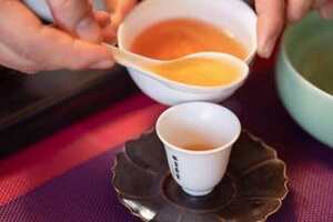 盖碗冲泡红茶的基本程序（红茶盖碗的冲泡程序和方法）