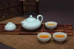 功夫茶茶具是陶瓷的好还是紫砂好