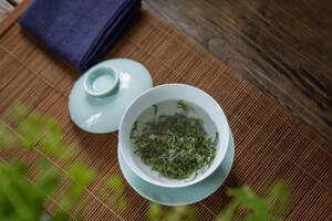 女生适合喝红茶还是绿茶（女生适合喝红茶还是绿茶?）